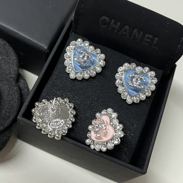 CHANEL HEART MOTIF AND CRYSTAL EARRINGS IN PINK
