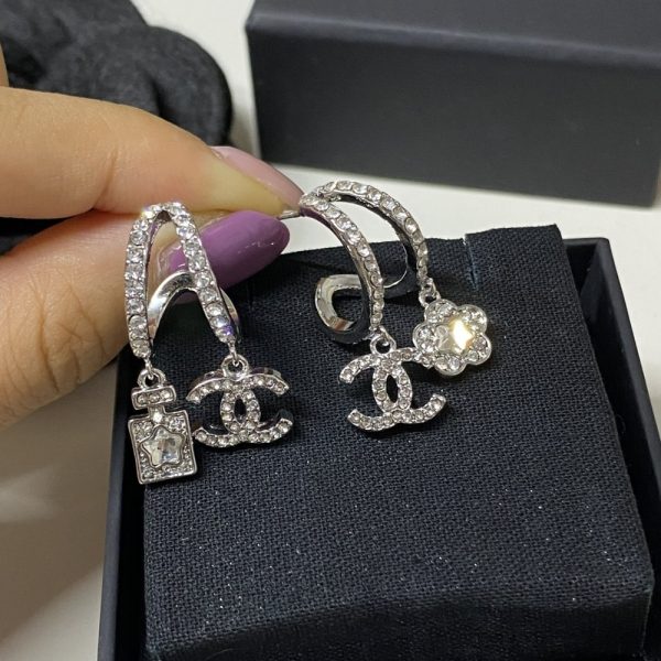 CHANEL PENDANT EARRINGS METAL AND DIAMANTÉS IN SILVER ABF199 B19948 NAFVP