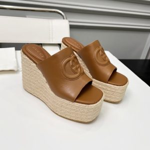 GUCCI WOMEN’S INTERLOCKING G SANDAL BROWN 817212 AP0B0 2712