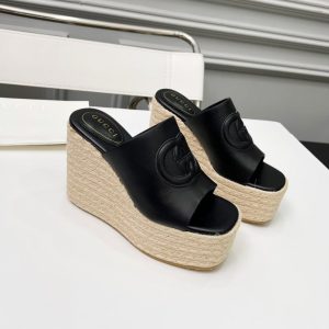 GUCCI WOMEN’S INTERLOCKING G SANDAL BLACK
