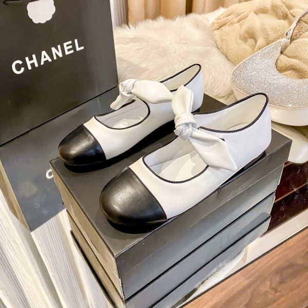 CHANEL MARY JANES SHOES WHITE AND BLACK G46149 X01000 NABTK