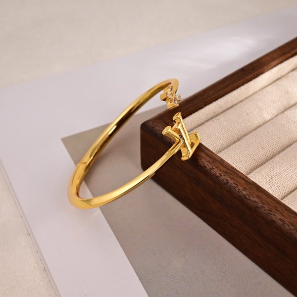 LOUIS VUITTON LV ICONIC FLOWER BRACELET GOLD M1197S