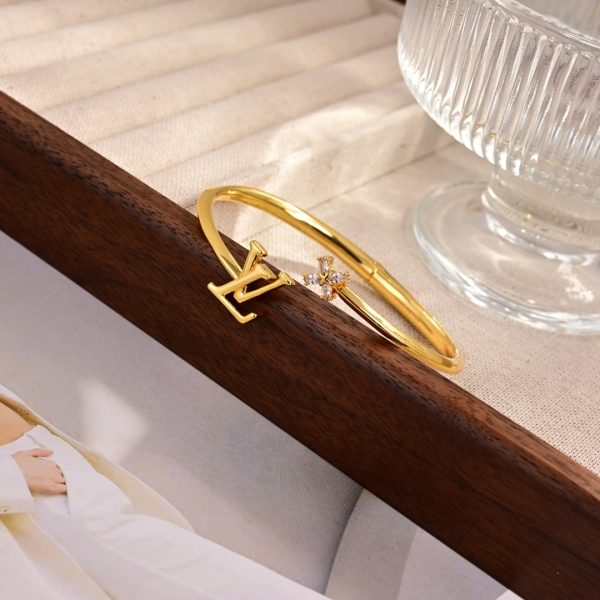 LOUIS VUITTON LV ICONIC FLOWER BRACELET GOLD M1197S