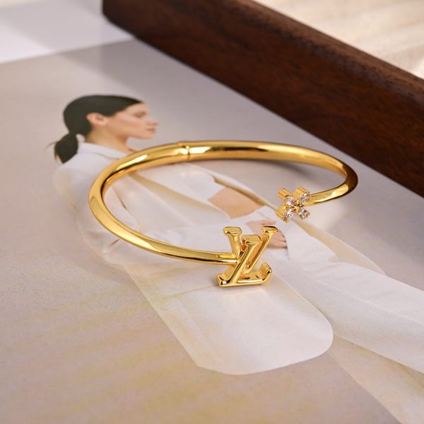 LOUIS VUITTON LV ICONIC FLOWER BRACELET GOLD M1197S