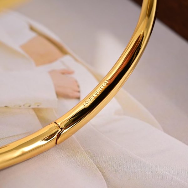 LOUIS VUITTON LV ICONIC FLOWER BRACELET GOLD M1197S